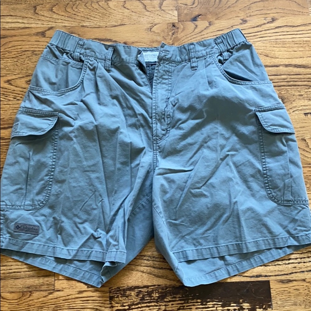 Columbia Cargo Shorts Olive 38